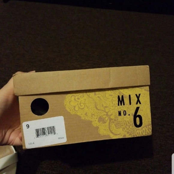 DSW Mix No.6 Lole Heels - Picture 6 of 7